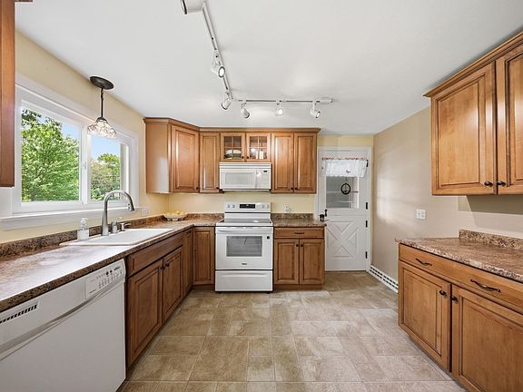 5th image of 209 Mount Hope St