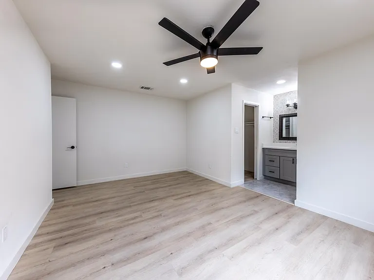 7601 W Gate Blvd — Photo 29