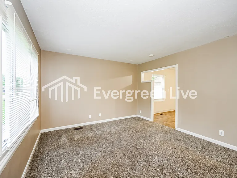 4325 Beechmont Dr — Photo 8