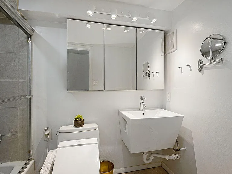 212 9th St #4B — Photo 3