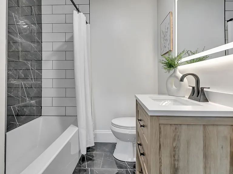 3020 Daytona Ave — Photo 12