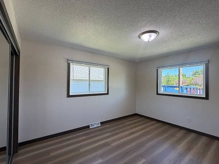 1116 Spruce Dr — Photo 5