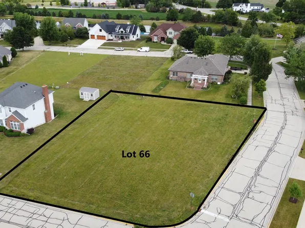 1204 Secretariat Dr #66, Genoa, IL 60135