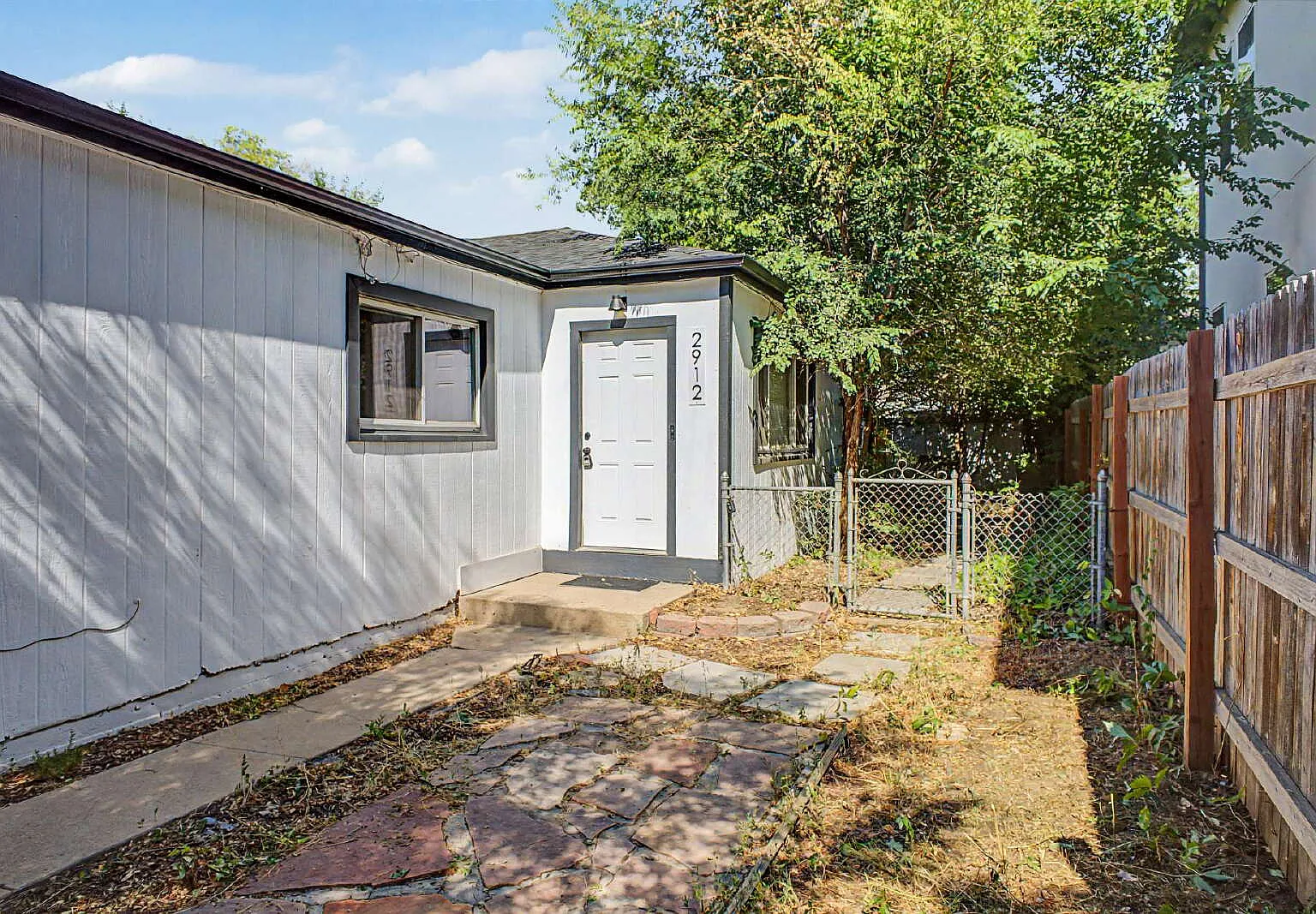 2 bed, 1.0 bath, 725 sqft, $2,150 — Photo 1