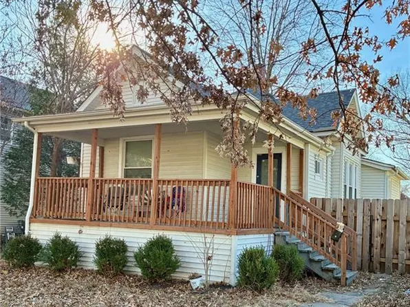 7 E Ottawa St, Paola, KS 66071