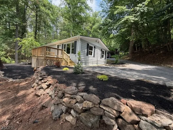 1 Watergate Dr, High Bridge Boro, NJ 08829