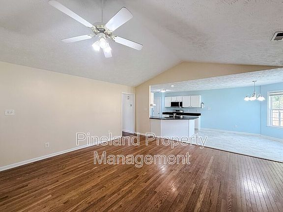 5th image of 219 Woodland Dr