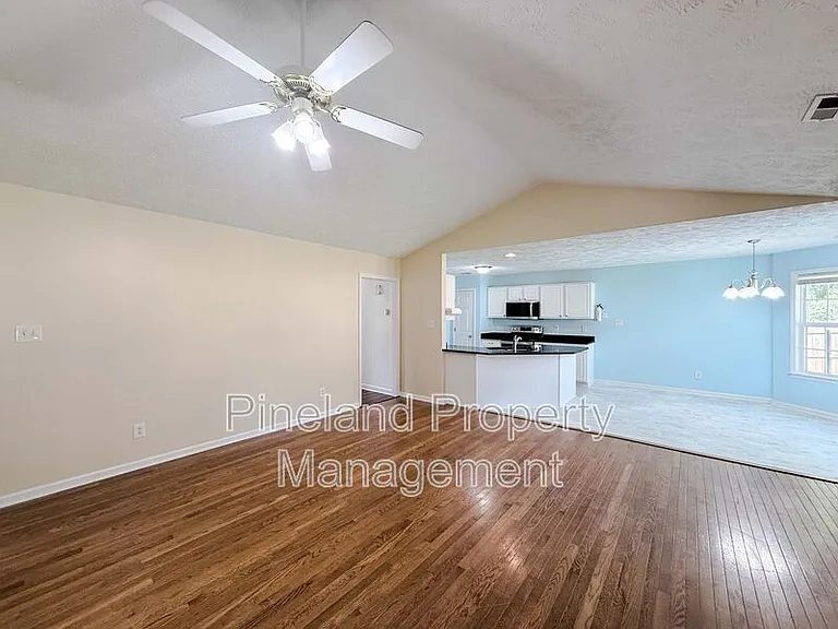 219 Woodland Dr — Photo 5