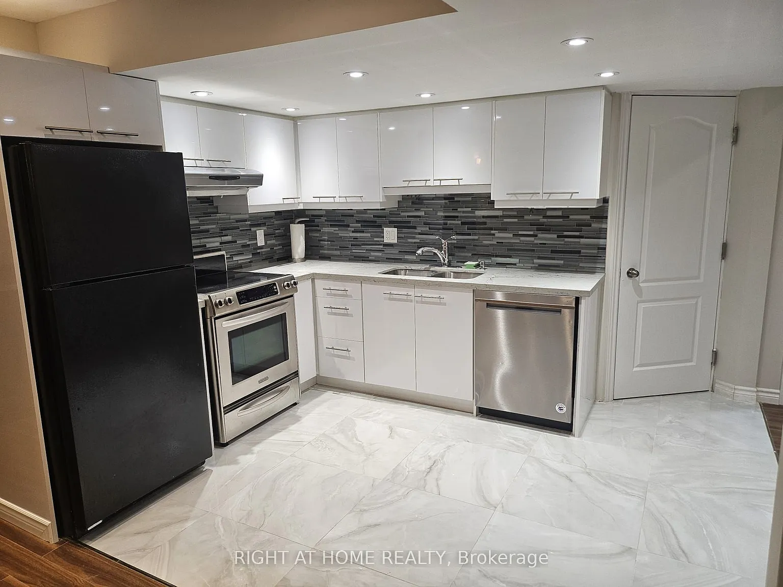3 bed, $1,975 — Photo 4
