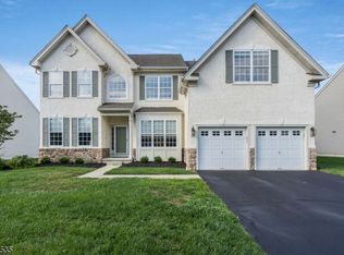 28 Crestview Dr, Clinton, NJ 08809