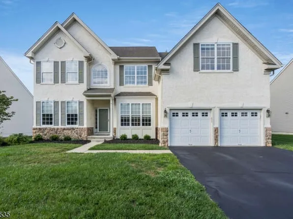 28 Crestview Dr, Clinton Twp., NJ 08809