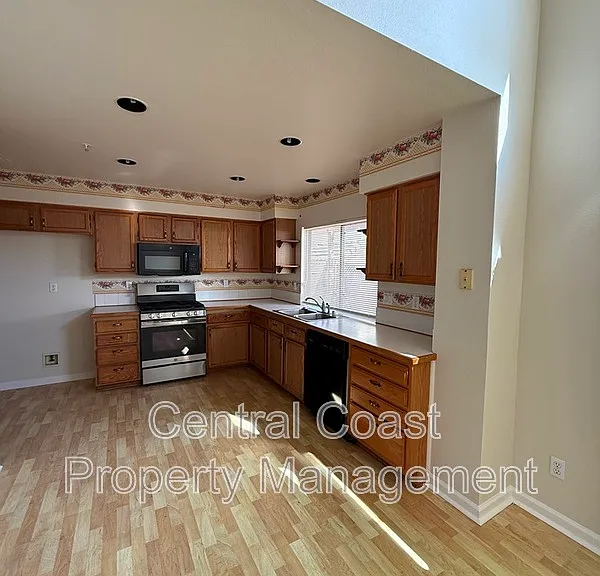 1938 Harvard Ct — Photo 9