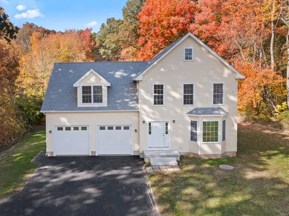 207 Crystal Lake Road, Middletown, CT 06457