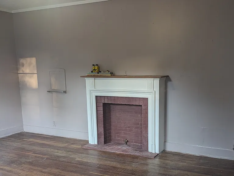 802 McCreight St — Photo 2