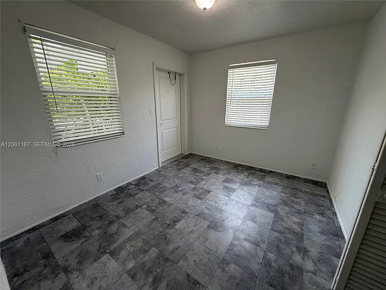 739 SW 9th St #4 — Photo 10