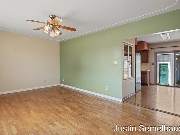 5th image of 601 Lincoln Lawns Dr NW