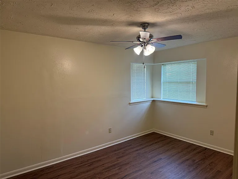 214 Kings Ct — Photo 12