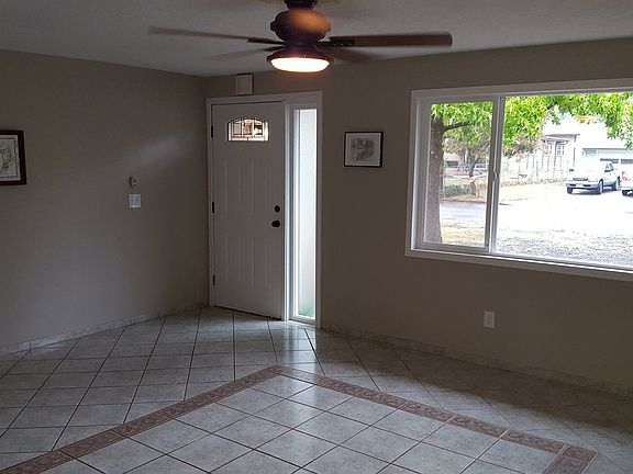 4th image of 718 SE 105th Ave