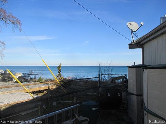 3rd image of 7168 Hillcrest Dr