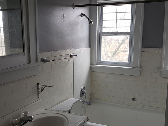 5th image of 2914 S Moreland Blvd APT 6