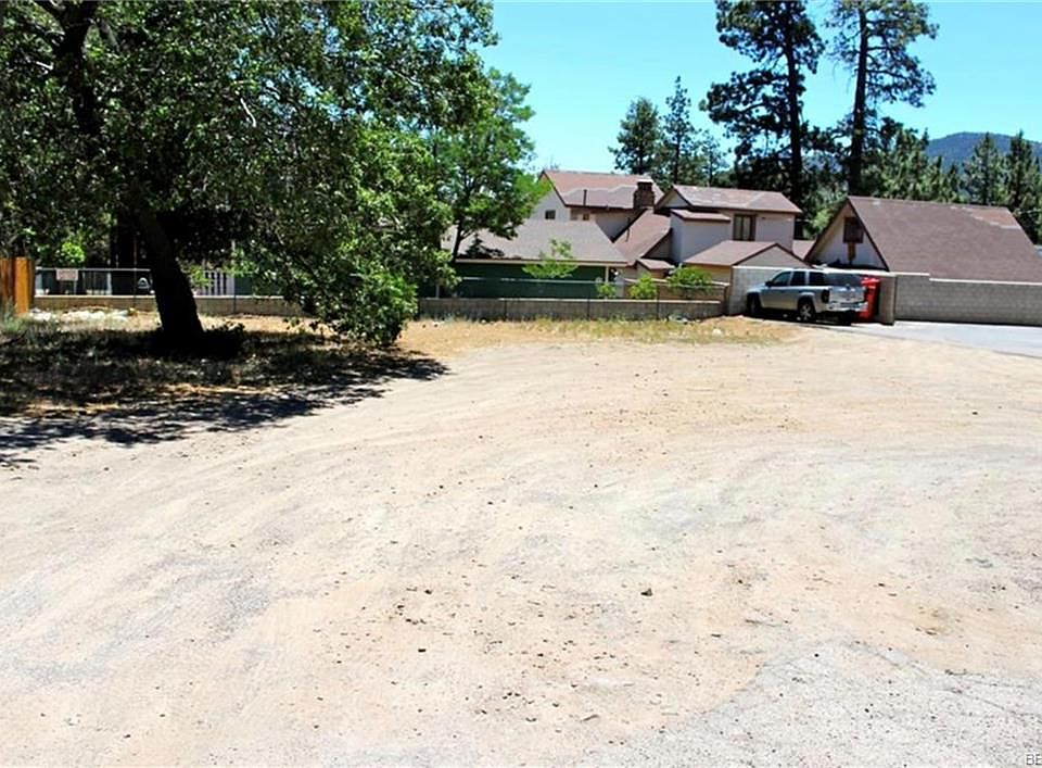 2nd image of 489 Maple Ln