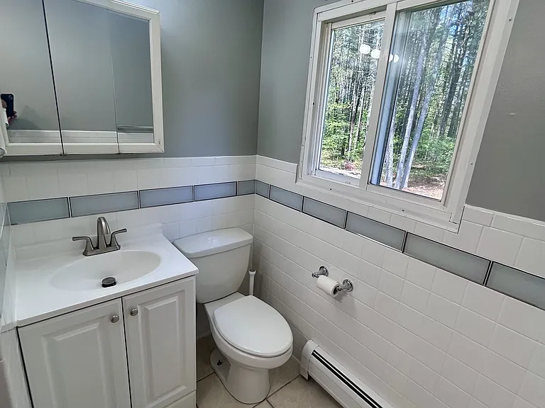 New tiled full bathroom