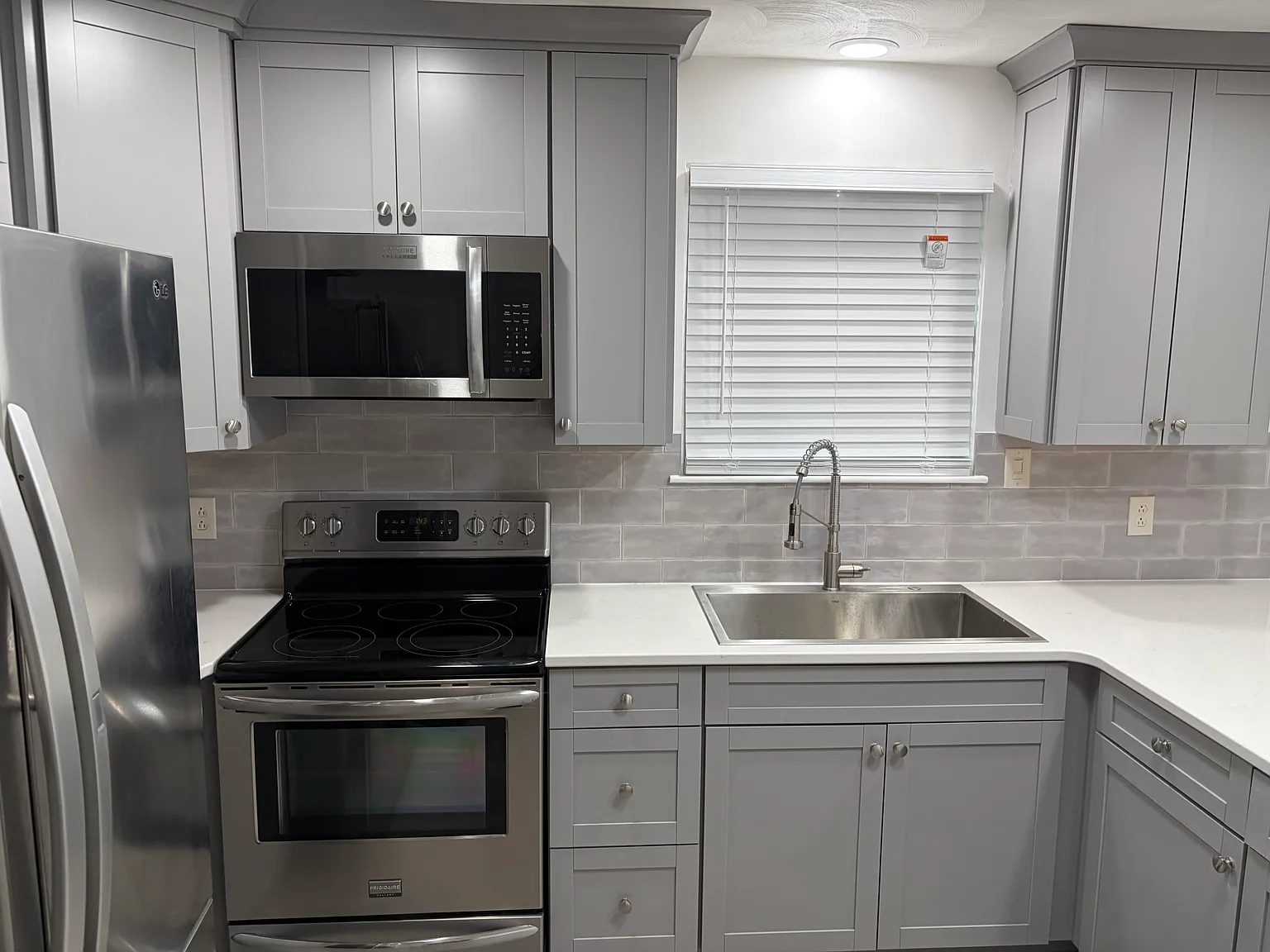 3 bed, 1.5 bath, 1040 sqft, $2,000 — Photo 3