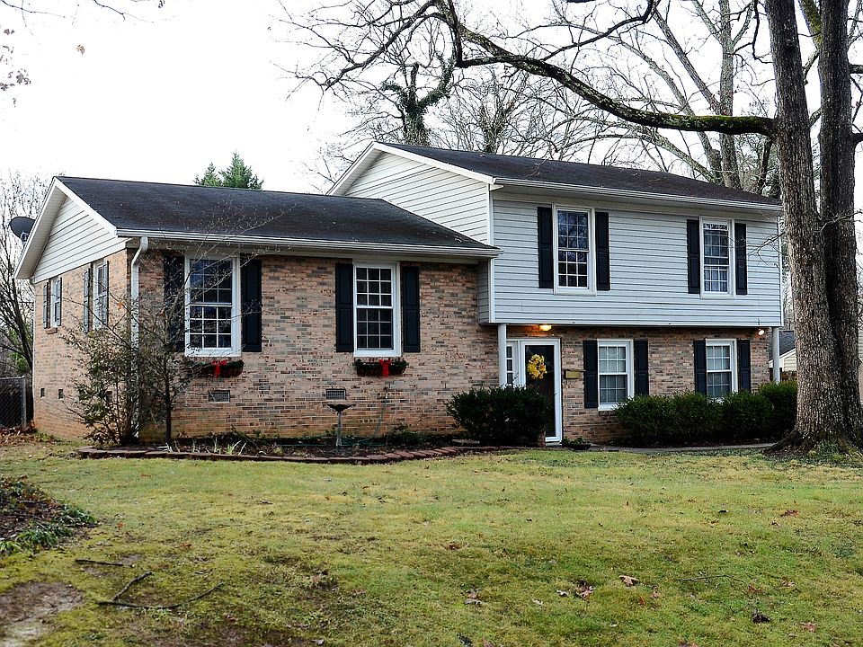 1st image of 3015 Robin Hood Dr