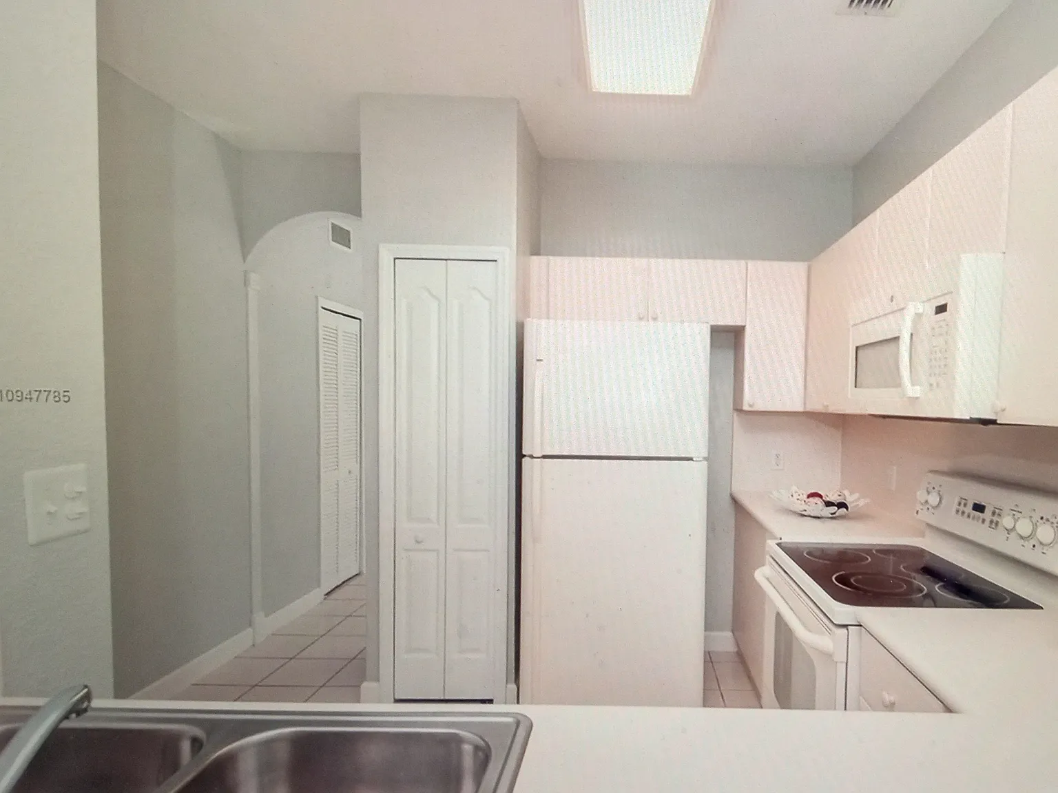 3 bed, 1086 sqft, $3,400 — Photo 2