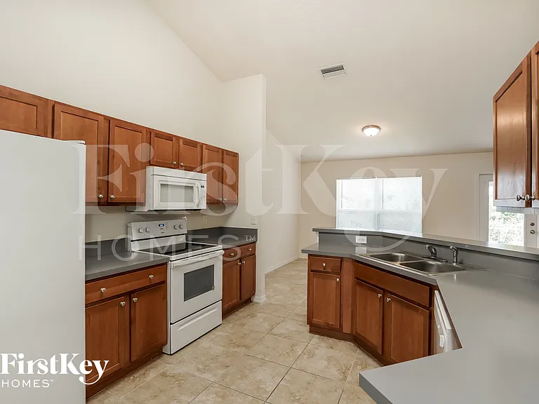 2819 34th St SW — Photo 6
