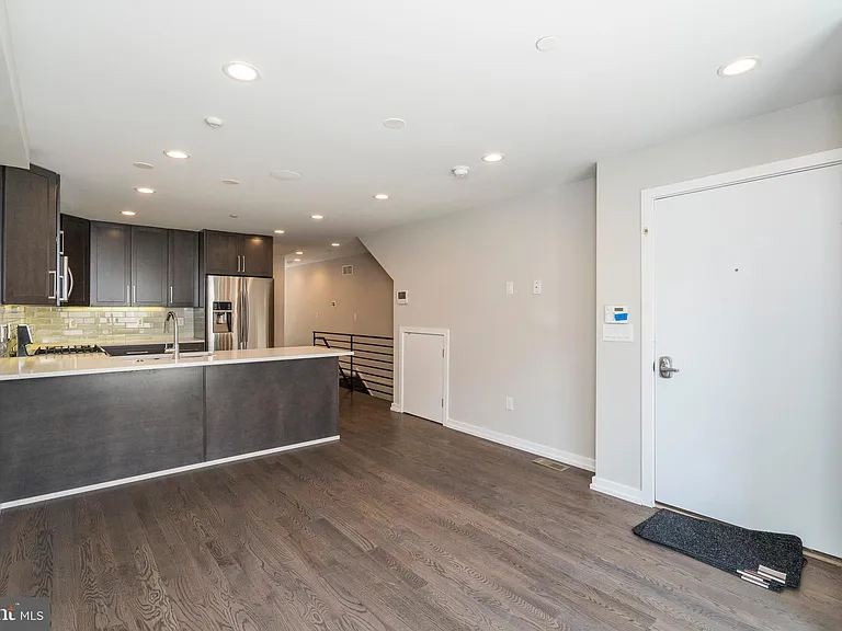 1430 Clymer St #1 — Photo 2