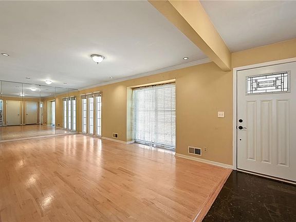 3rd image of 10128 Nall Ave
