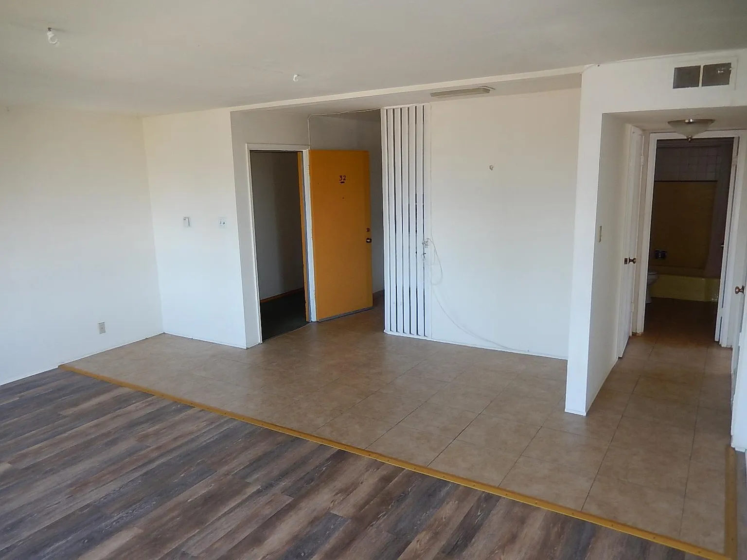 2 bed, 755 sqft, $3,200 — Photo 2
