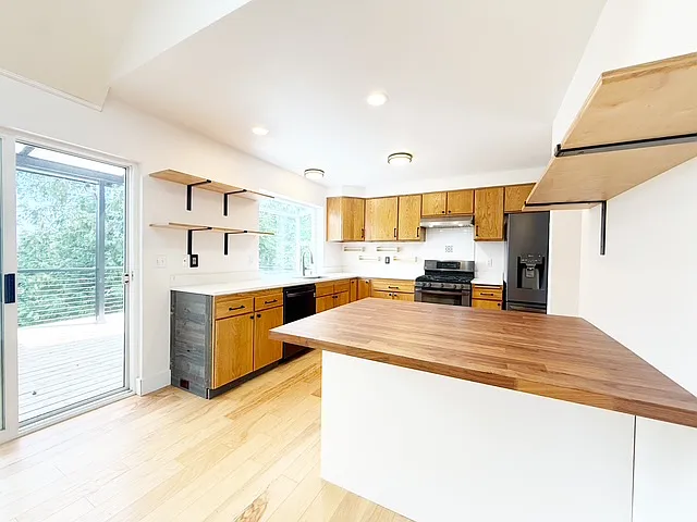 1128 NW Thornwood Cir — Photo 11