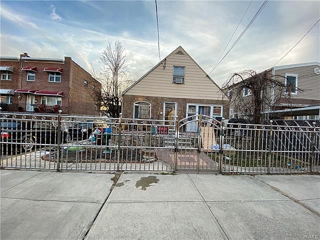 2nd image of 1053 Swinton Ave
