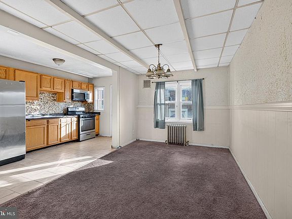 3rd image of 909 Oldham St