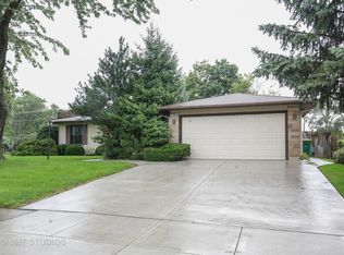 19 Hastings Ave, Elk Grove Village, IL 60007