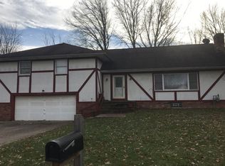 8126 Clover Ln, Garrettsville, OH 44231