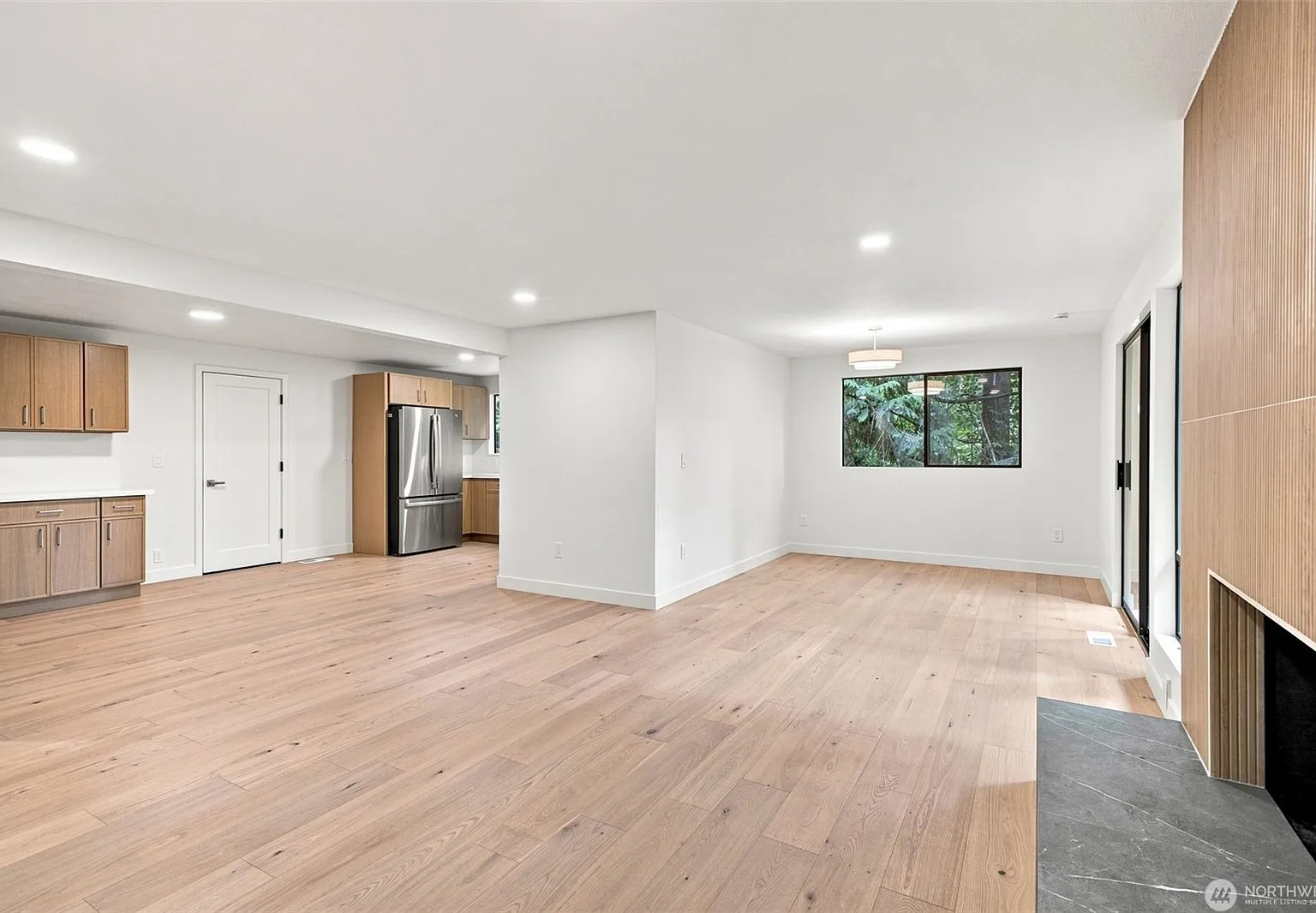 4 bed, 2980 sqft, $5,000 — Photo 2