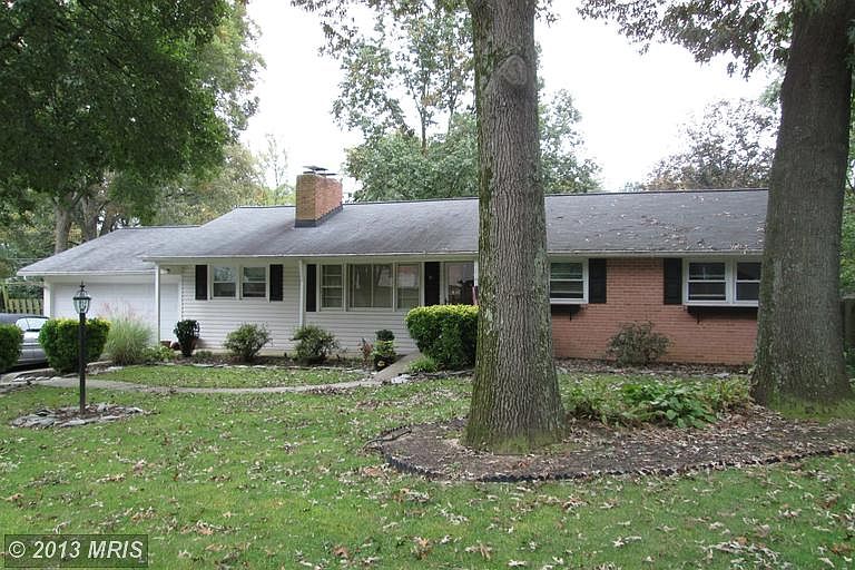 1st image of 1025 Saint Charles Dr