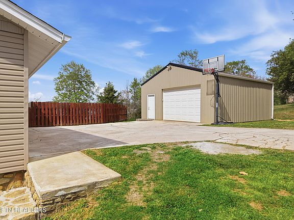 5th image of 127 Evans Rd