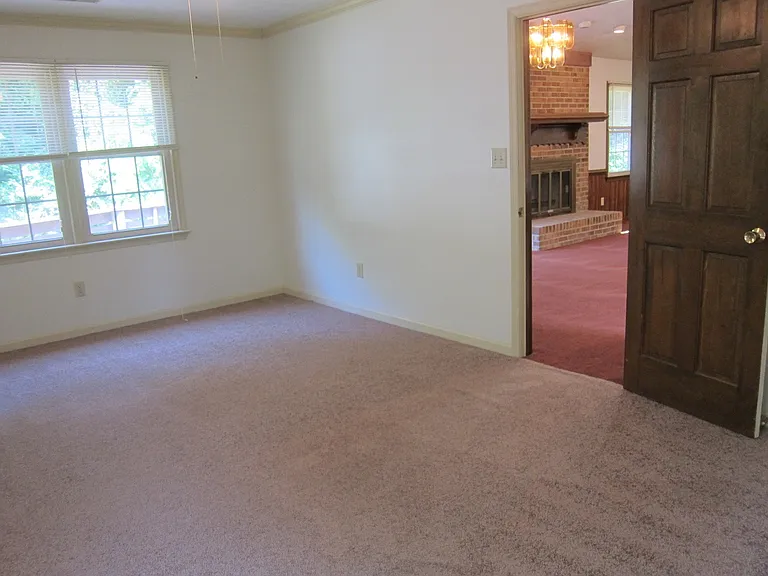 104 Gray Ln — Photo 3