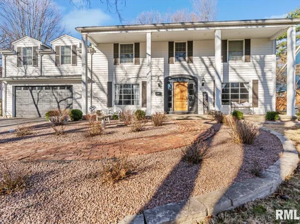 1709 Outer Park Dr, Leland Grove, IL 62704