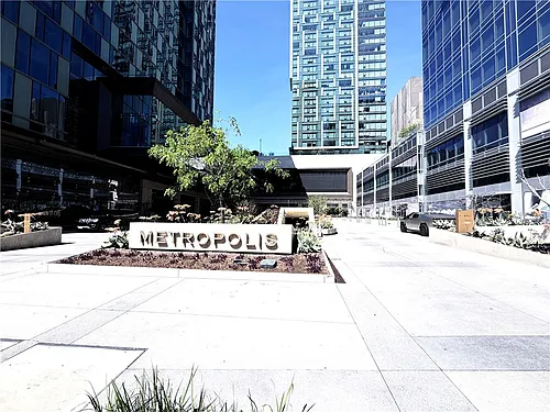 889 Francisco Photo 1