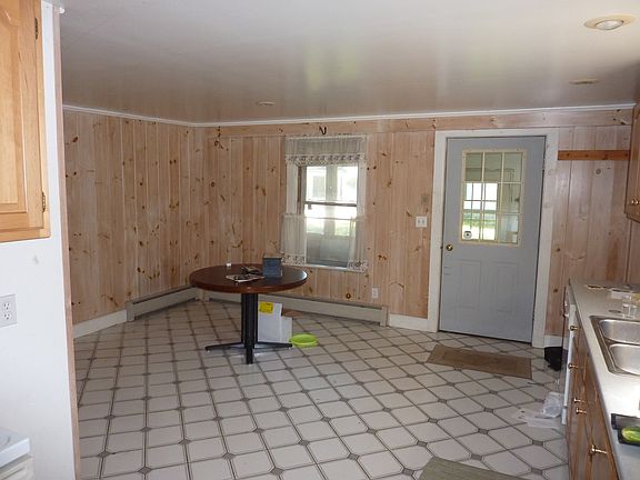 Eat-in Kitchen