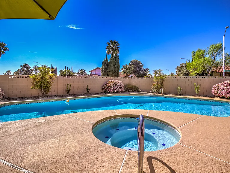 1421 Lucaccini Ln — Photo 31