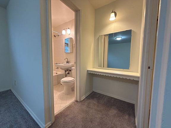 4th image of 1936 Ford Pkwy APT 4