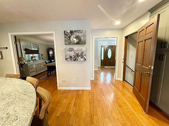 4th image of 8864 Glen Abbey Ct