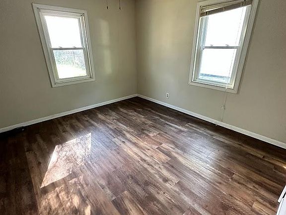 3rd image of 214 Joyce St