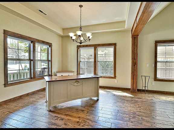 5th image of 1218 Quail Hollow Dr